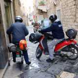 ...o degli scooter dotati di �porta bombole� dietro la sella. Pensare che mio padre all�inizio usava la bicicletta...